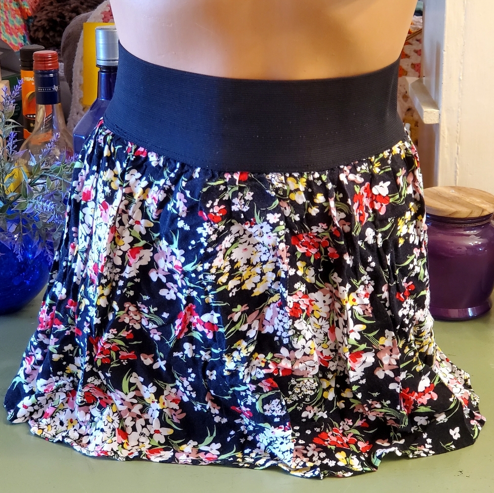Luna Tiks Y2K Rayon Skirt Juniors M. Black Red Floral EUC